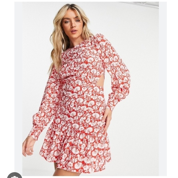 Topshop Dresses & Skirts - NWT Topshop Red Daisy Side Cutout Tea Length Dress